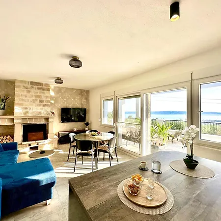 Bay View With Pool & Sea View דירה *