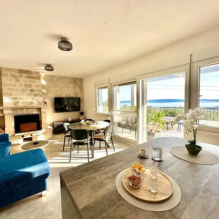 דירה Bay View With Pool & Sea View