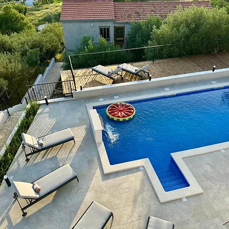 Bay View With Pool & Sea View דירה *