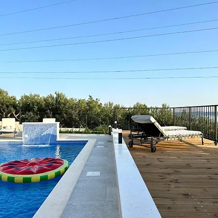 Bay View With Pool & Sea View Kaštela