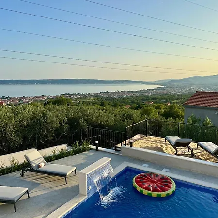 Bay View With Pool & Sea View Kaštela