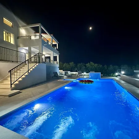 Bay View With Pool & Sea View * Kaštela