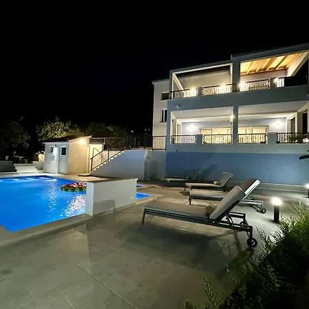 Bay View With Pool & Sea View דירה Kaštela