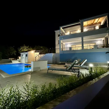 דירה Bay View With Pool & Sea View